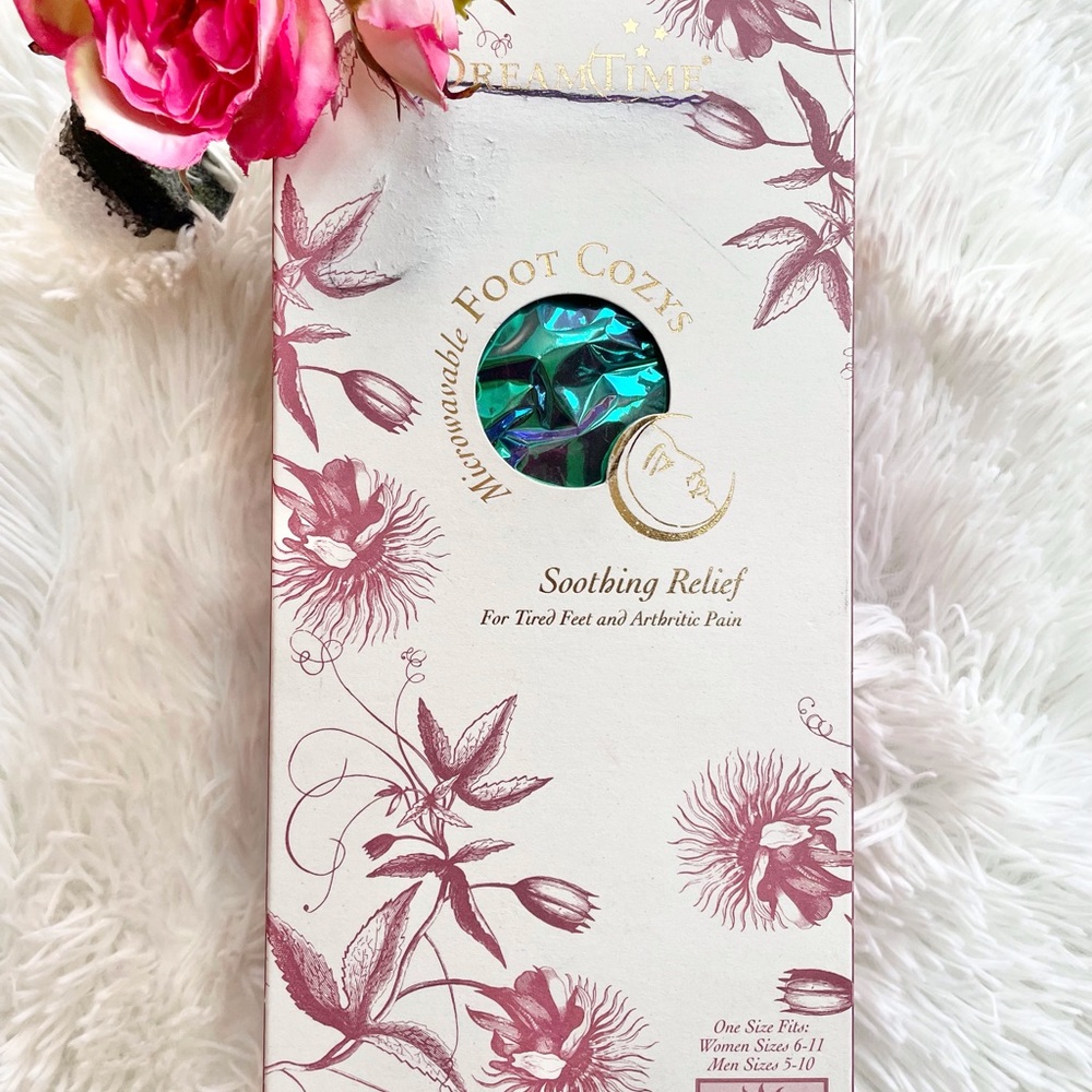 New with tags DREAMTIME MICROWAVABLE/COOLING FOOT COZYS SOOTHING RELIEF SLIPPERS